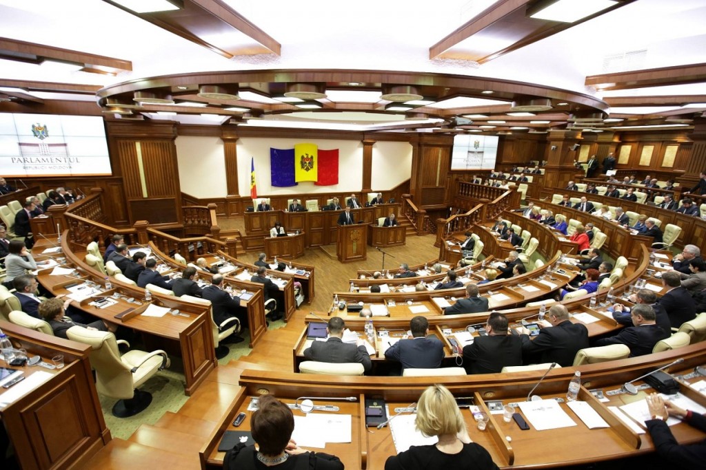 Largo a donne e giovani in politica: ormai è legge Parlament-Moldova