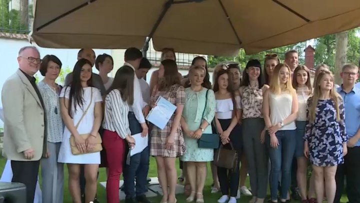 10 studenti moldavi premiati con borse di studio in Germania Premiazione degli studenti moldavi