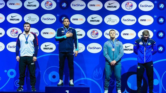 Il lottatore moldavo Radu Lefter è vicecampione del mondo Under 23 Radu Lefter sul podio