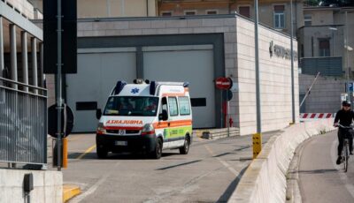 Ambulanza al pronto soccorso in Borgo Trento