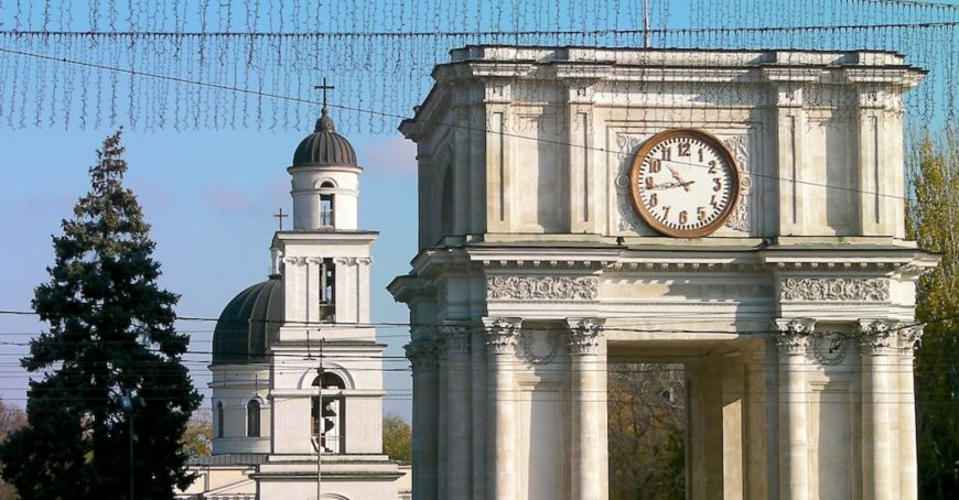 Moldova, leader nella classifica dei migliori paesi d’Europa per investimenti immobiliari nel 2025 Orologio dell'Arco di Trionfo di Chisinau
