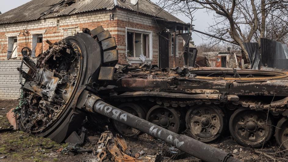 Truppe russe ammassate in Transnistria: la Moldova nega Un carro armato russo distrutto