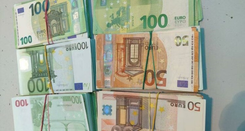 Moldava in viaggio verso l’Italia con 26mila euro non dichiarati: confiscati