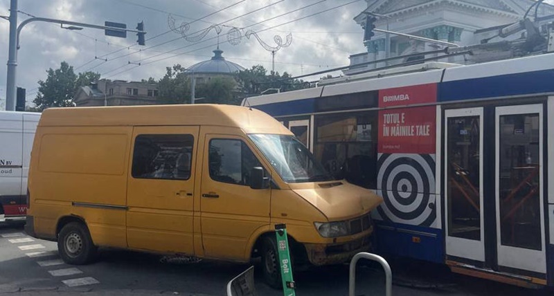Incidente a Chisinau: scontro tra filobus e minibus