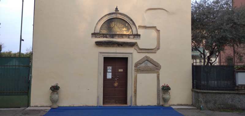 Chiesetta cattolica in disuso concessa dalla diocesi alla comunità moldava a Verona